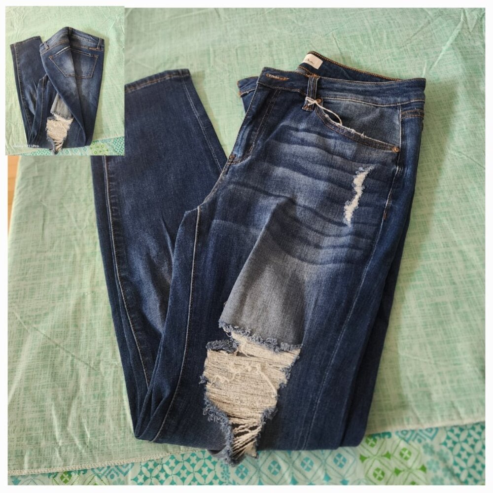 Women's Kancan Annalise Mid Rise Distressed Scissor Hem Skinny Jeans